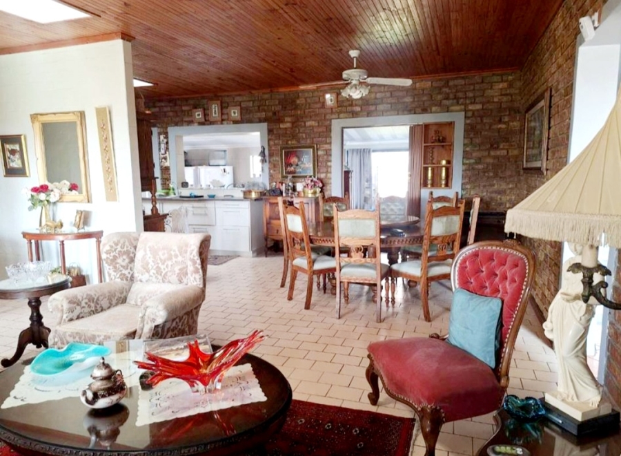 4 Bedroom Property for Sale in Boggomsbaai Western Cape